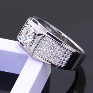Anillo de hombre de diamante de moissanita Chapado en plata 925 con piedra de corte redondo y diseñado para estilo audaz elegancia diaria - Product Image 5