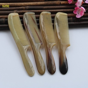 Hilo mítico: peine de cuerno de búfalo hecho a mano sin esfuerzo para domar el cabello grueso y texturizado para un brillo luminoso. - Product Image 5