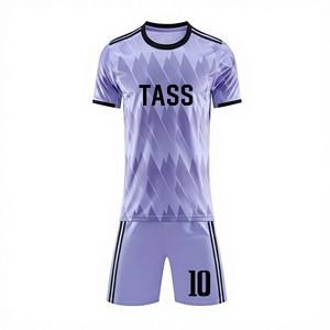 Uniformes de Fútbol de Último Diseño, Logotipo Personalizado de Alta Calidad, 100% Poliéster, Secado Rápido, Transpirable, Reflectante, Ligero, Cuello en V - Product Image 1