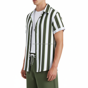 ชุดเซ็ตเสื้อยืดและกางเกงขาสั้นลายทางสำหรับผู้ชายแบบ OEM สีเขียวขาวลายทางแนวตั้ง ชุดลำลอง 2 ชิ้น - Product Image 3