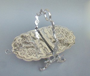 Boîte à biscuits pliante plaquée argent en forme de coquille Chauffe-biscuits gravé antique pour la décoration intérieure et la restauration - Product Image 5