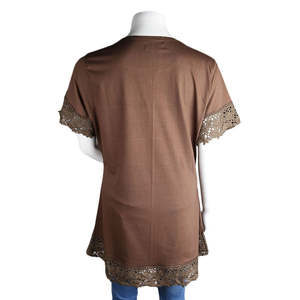 Camiseta con volantes y pedrería para mujer - Marrón - Café - Product Image 2