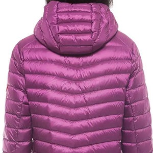 Veste matelassée élégante pour femmes avec capuche et poches Vêtements d'hiver pour l'extérieur et les looks décontractés - Product Image 6