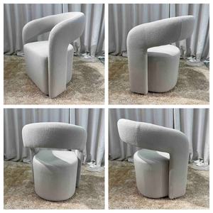 Silla de Comedor Moderna <span class=keywords><strong>Walsh</strong></span> con Brazos, Estructura de Madera y Diseño Estable para Comedor o Apartamento - Product Image 2