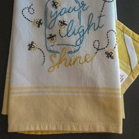 Serviette de cuisine en coton blanc classique White Elegance Premium avec broderie ethnique artisanale pour des traditions domestiques intemporelles