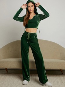 Conjuntos de chándal de terciopelo con capucha de alta calidad informales con estilo para mujer hechos a medida al por mayor - Product Image 2