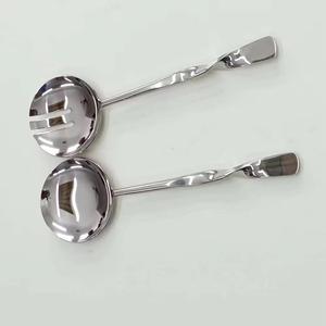 ชุดเซิร์ฟสลัดสแตนเลสพกพาได้มีด้ามจับดีไซน์ยาวช้อนส้อมทำจากเงินทำจากสเตนเลสสตีลรุ่นใหม่ที่น่าตื่นตาตื่นใจ - Product Image 2