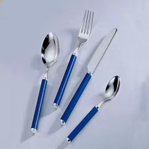 Ensemble de couverts en acier inoxydable plaqué argent de style portugais avec manche poli en résine dorée en bambou - Product Image 3