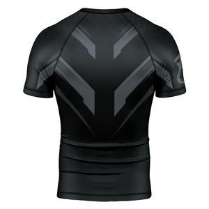 เสื้อรัดรูป rashguard แขนสั้นสำหรับผู้ชายชุดออกกำลังกายศิลปะการต่อสู้สีดำด้านออกแบบได้ตามต้องการ - Product Image 2