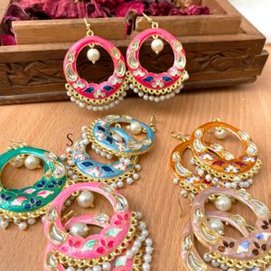 Belles boucles d'oreilles multicolores en laiton Chandi Balis Desgienr Kundan pour mariage et Sangeet, Mehndi, Haldi, Occasion Wear Balis - Product Image 3