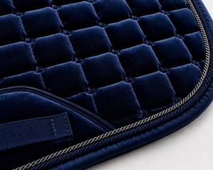 Ensemble de tapis de selle de luxe en velours bleu avec voile anti-mouches respirant et protège-pattes en maille |   Ensemble d'équipement équestre anglais - Product Image 4