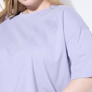 T-shirts pour femmes en gros - Service OEM Conception de logo personnalisé 100% polyester Écologique Séchage rapide Respirant Col en V Manches courtes - Product Image 5