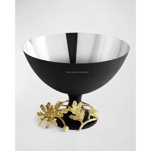 Cuencos de metal elegantes de forma redonda de bronce mate con base para el hogar y el restaurante Cuencos para servir comida y ensalada - Product Image 3