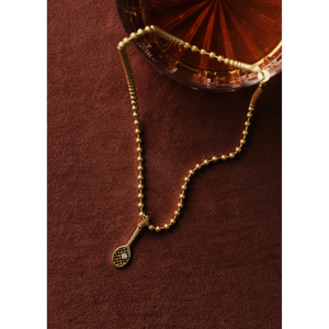 Colgante de diamante con forma de raqueta de tenis, un accesorio lujoso para personas preocupadas por la moda. - Product Image 3