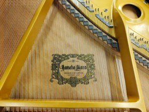 เปียโนแกรนด์ Yamaha C3B สภาพดีเยี่ยม จัดส่งรวดเร็ว งานฝีมือดั้งเดิม สวยงาม คีย์เรียบลื่น มือสอง 2153654 - Product Image 5