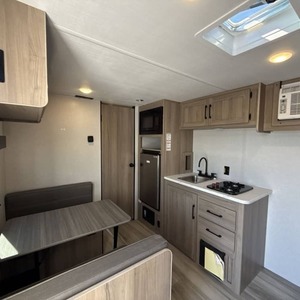 Nuevo Remolque 4x4 Keystone Coleman 17R Road 2026, Listo para la Venta, Remolque para Acampar y Viajar - Product Image 1