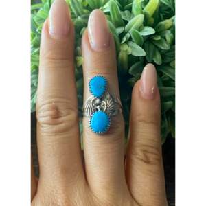Anillo Auténtico Navajo Hecho a Mano con Turquesa Chapada en Oro Rosa, Talla 6.75, Piedras Preciosas Naturales con Engaste de Bisel - Product Image 2