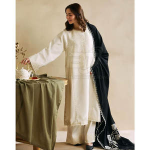 ชุดสตรีลายพิมพ์ชาติพันธุ์ ปี 2026 ชุดสตรี 3 ชิ้น แบบสั่งทำพิเศษ ลายดอกไม้ ชุดชาลวาร์ คามีซ พร้อมผ้าคลุมไหล่ - Product Image 3