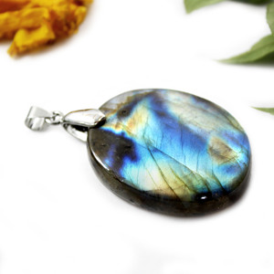 Fait à la main Royal Multi Labradorite Pierre Plaqué Or Poire Forme Pendentifs Bohême En Laiton pour la Fête pour Femmes Filles Direct Inde - Product Image 3