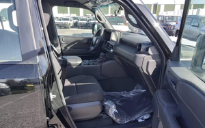 SUV 4x4 de Bajo Kilometraje, Nunca Accidentada, Motor 2.8 L Turbo Diésel Automático, Modelo de Lujo, 11 Km - Product Image 6