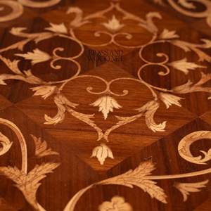 Table d'appoint carrée de luxe avec incrustation de marqueterie complexe et accents en laiton doré orné pour la décoration intérieure classique des palais - Product Image 6