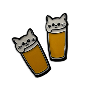 סיטונאי התאמה אישית של סיכות מתכת עם מרקם אמייל דמוי וציפוי גומי בגב - Product Image 3