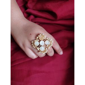 แหวนหินอ็อปสีขาวที่สง่างามปรับได้ทันสมัยลายพลอยทองแดงชุบทองทันสมัย - Product Image 2