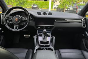 Porsche Cayenne Turbo 2019 Certificado Limpio - Product Image 3