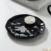 Ensemble de tasses à café et soucoupes en céramique noire et blanche, peintes à la main, avec motifs floraux en relief, style moderne et luxueux, logo personnalisé, 300-420 ml, pour tous usages