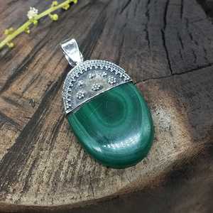 Nouveau pendentif en pierres précieuses malachite classique fait à la main en argent 925 bijoux fins avec breloques estampillées pour enfants - Product Image 2