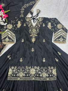 Salwar Kameez pakistanais élégant hautement recommandé avec pelouse imprimée et Dupatta contrasté pour une tenue décontractée au meilleur prix - Product Image 6