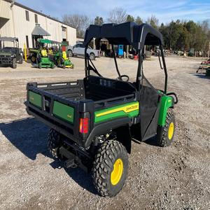 Le véhicule utilitaire John Deere Gator HPX615 offre une robustesse, un contrôle et une durabilité exceptionnels. Achetez des équipements de qualité supérieure auprès de Wholesale. - Product Image 1