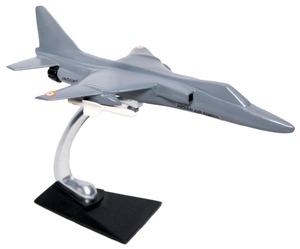 โมเดลเครื่องบิน C-17 ขนาด 1:100 แบบหล่อขึ้นรูป พร้อมฐานตั้ง ตกแต่งโต๊ะทำงาน ทำจากโลหะ รุ่นเครื่องบินกองทัพอากาศอินเดีย ของตกแต่งสำนักงานและบ้าน - Product Image 3