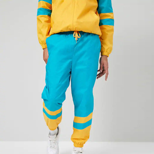 Veste coupe-vent légère pour hommes, survêtement d'extérieur imperméable à l'eau avec fermeture éclair en nylon polyester imprimé style solide d'automne - Product Image 2