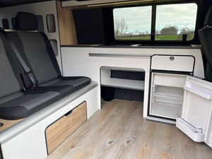 Camping-car A-L-C-O-V-E d'occasion pas cher, modèle 2017, pour T6, luxe blanc, 4-6 personnes, Euro 5, pour le camping - Product Image 4
