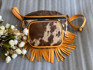 Riñoneras con flecos de piel de vaca cosidas a mano con estilo, riñoneras con bolsillos en la cadera, cinturones con flecos, cinturones cruzados de pelo de vaca - Product Image 2