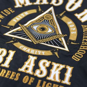 Chaqueta cortavientos Mason negra unisex de poliéster con logotipo bordado en la parte delantera y trasera, chaqueta de ropa universitaria ligera resistente al agua - Product Image 4