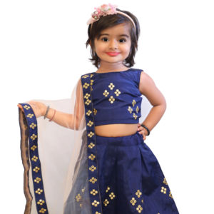 ชุดเลเฮนกาโชลีเด็กสีน้ำเงิน แบรนด์โชรยัม แฟชั่น งานปักเต็มตัว ยาวกรอมพื้น ประดับกระจก |   ชุดแต่งงานผ้าเน็ตดูปัตตาสำหรับเด็กผู้หญิงสไตล์ชาติพันธุ์ - Product Image 1