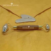 Rouleau de massage facial en métal Kansa Ayurveda Medieval Edge KFRG001 en forme de cœur, outil de raclage Gua Sha pour un massage éclatant, massage manuel pour le visage