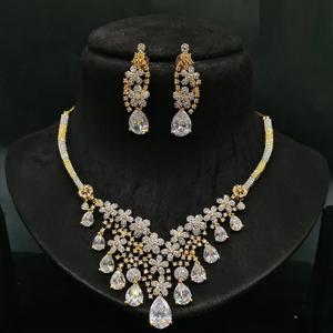 Ensemble de bijoux de créateur AD avec collier et boucles d'oreilles parfait pour les fiançailles Sangeet et les tenues traditionnelles à vendre - Product Image 1