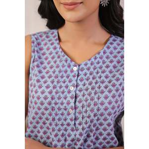 Top informal sin mangas con estampado de lavanda Mehr Inaya - Product Image 3