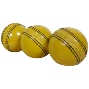 Nouvelle arrivée de boules jaunes en cuir personnalisées et confortables à vendre FABRIQUÉ au Pakistan Nouveau design de boules jaunes en cuir - Product Image 4