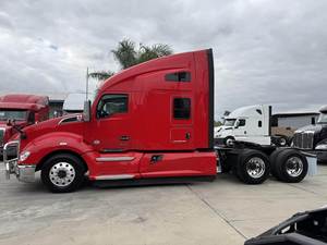 Camion semi-remorque KenworthS T680 2022 d'occasion, très demandé, avec cabine couchette à toit surélevé de 76 pouces, moteur Cummins 450HP, boîte de vitesses Endurant automatique à 12 rapports, faible kilométrage - Product Image 5