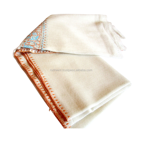 Acheter des artisans indiens à la mode décoration tissée à la main imprimé avertissement laine d'agneau crème étole pour les femmes portant - Product Image 1