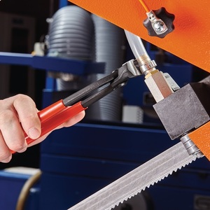 Pince à pêche KNIPEX à tête noircie, longueur totale 220 mm, avec revêtement plastique et conception de pince à oreilles latérale - Product Image 5