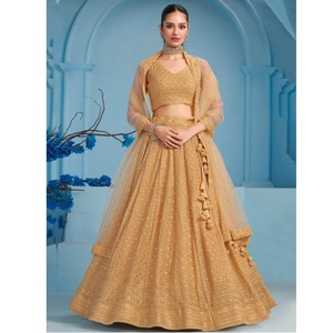 Designer demoiselles d'honneur Lehenga Choli avec broderie Séquence Travail traditionnel Lehenga Choli en vente à l'exportation - Product Image 1