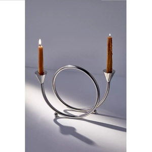 Bougeoir en métal pour la décoration de la maison porte-bougie pour l'éclairage et le jeu porte-bougie décoratif élégant finition antique - Product Image 5