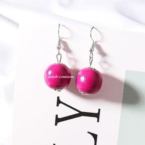 Collier de perles en bois fait à la main Rose rouge 3 couches pour femmes Boho Tribal Style ethnique bijoux écologiques - Product Image 5