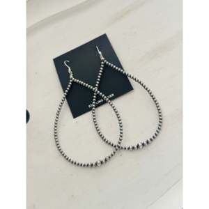 Boucles d'oreilles pendantes en perles graduées Navajo, en argent sterling, avec un design élégant en forme de goutte d'eau - Product Image 3