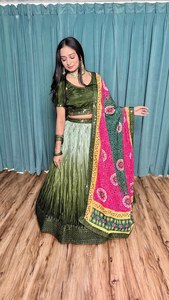 Exclusivo diseño de alta calidad en tela de seda Chinon pura, Lehenga Choli de diseñador hecho a mano con blusa para dama de honor. - Product Image 2